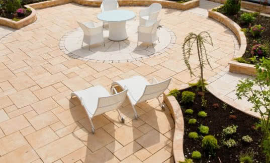 Kamień posadzkowy, płyty tarasowe i ogrodowe Bruk-Bet